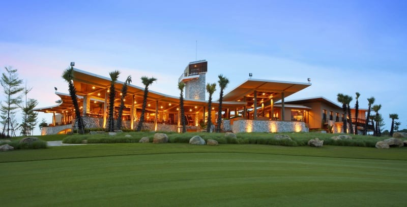 GOLF CLUBHOUSE
